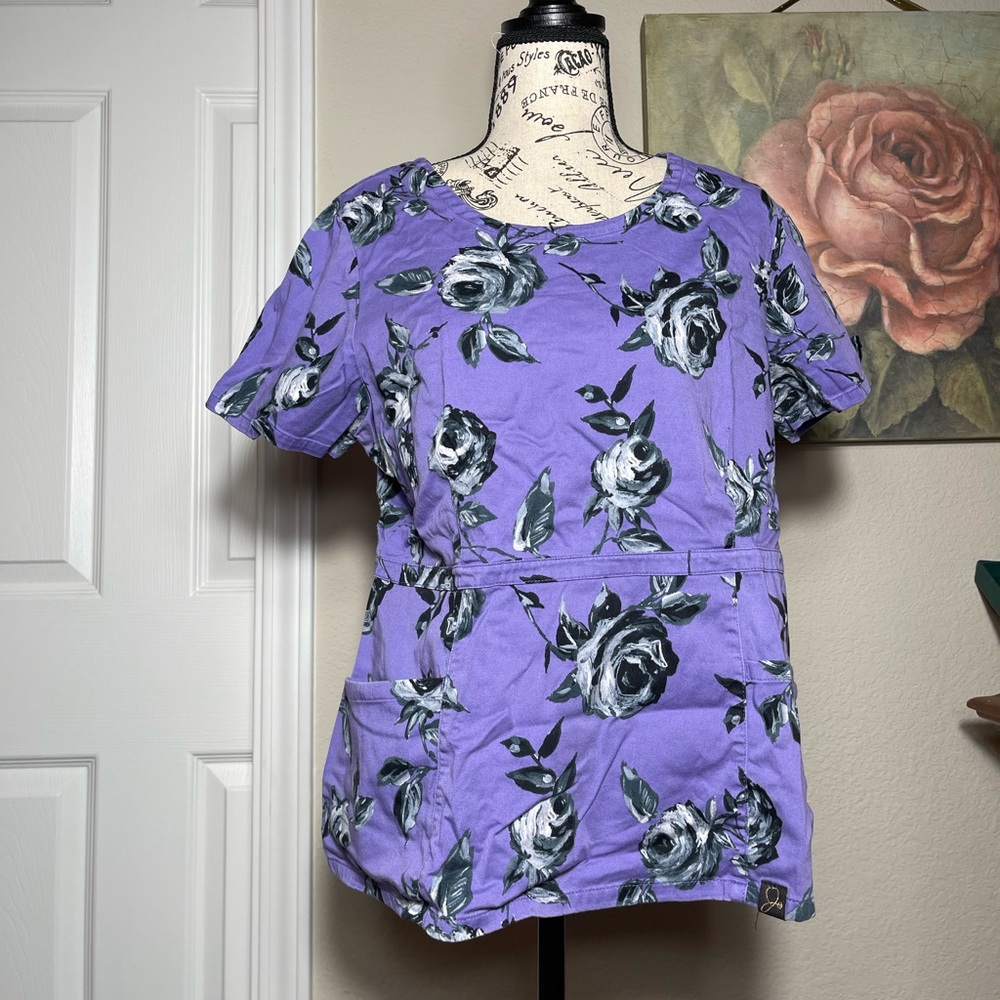 Jaanuu Scrub top